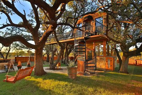 Experience Nature in a Unique Way with a Magical Woodland Treehouse Stay